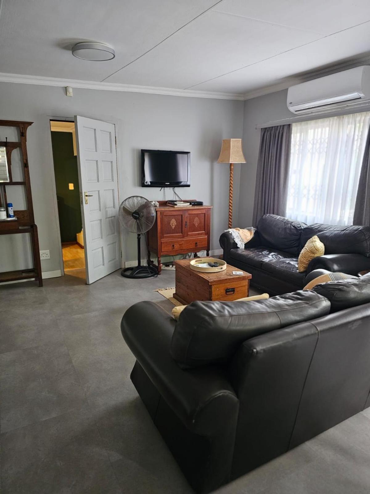 Giraffe'S Rest, Self Catering Studio Apartment White River Eksteriør bilde